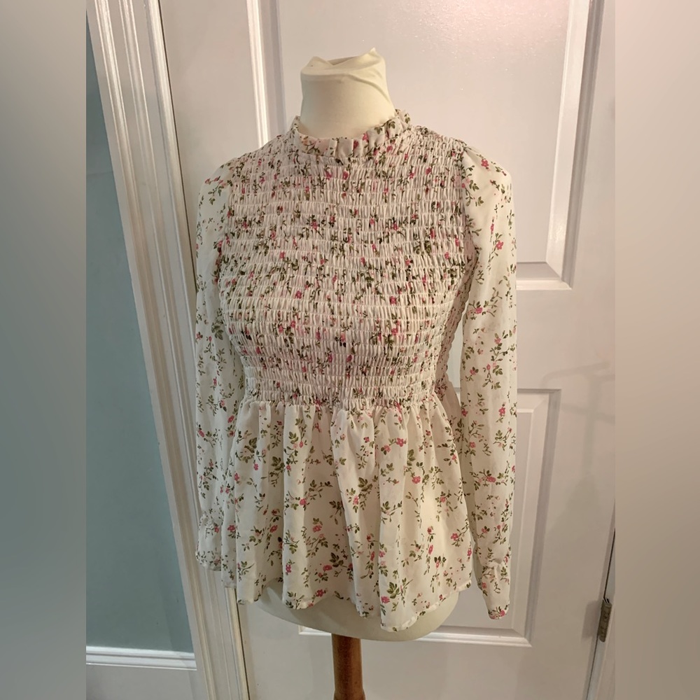 COTTAGECORE long sleeve white floral blouse!! Size small from Forever 21 🤍🌷🍀
